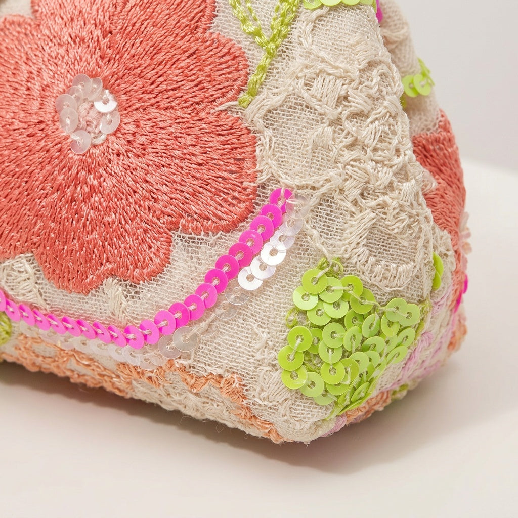 Pochette Tendance Broderie Florale Pastel — BelleTrousse