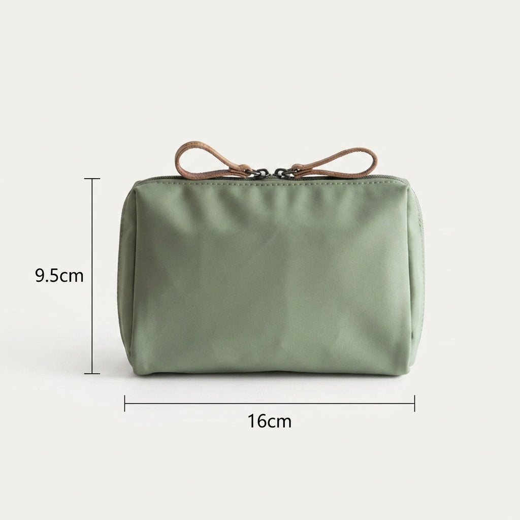 Trousse de Toilette Nylon Vert Sauge — BelleTrousse
