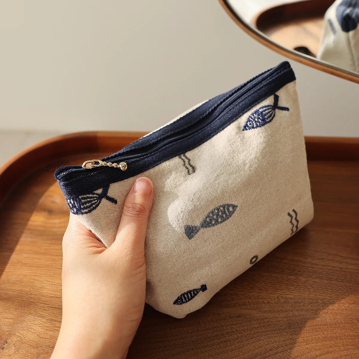 Trousse de Maquillage Lin Brodé Poissons Marine — BelleTrousse