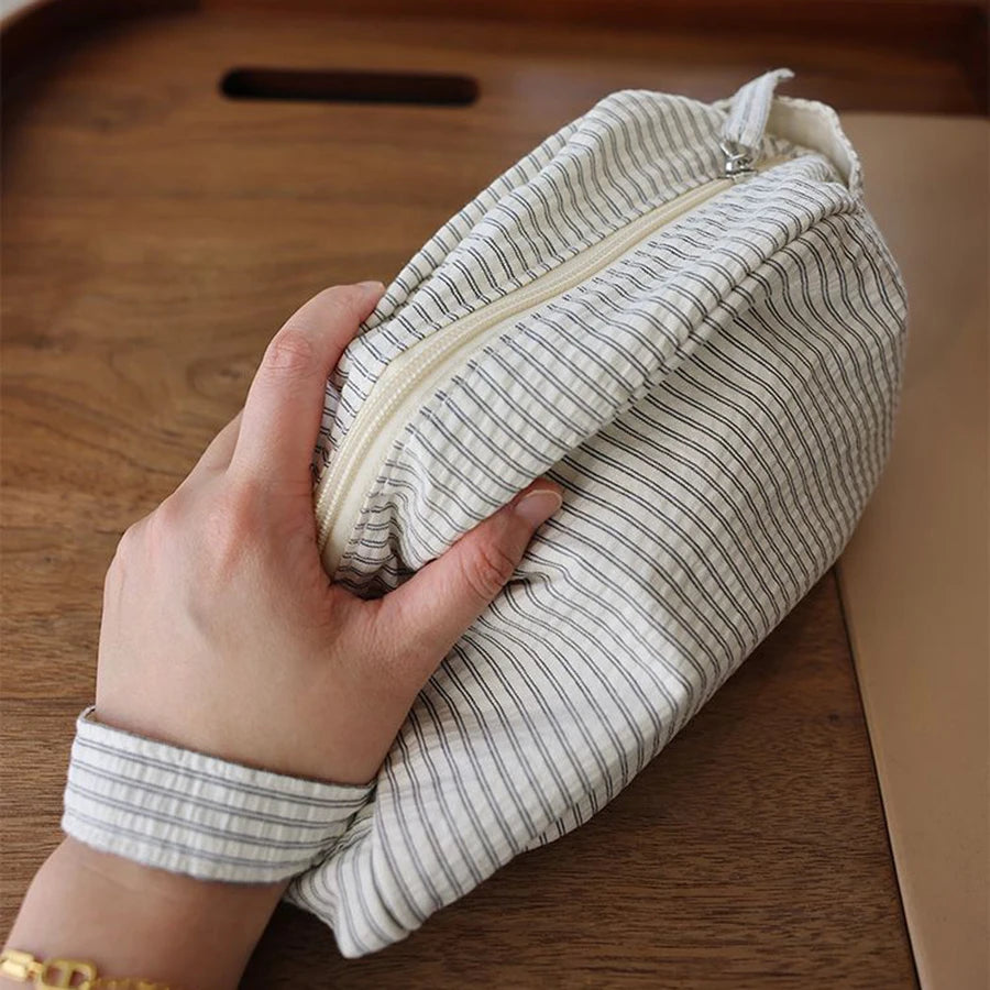 Trousse de Toilette Seersucker Rayures Bleu Gris — BelleTrousse