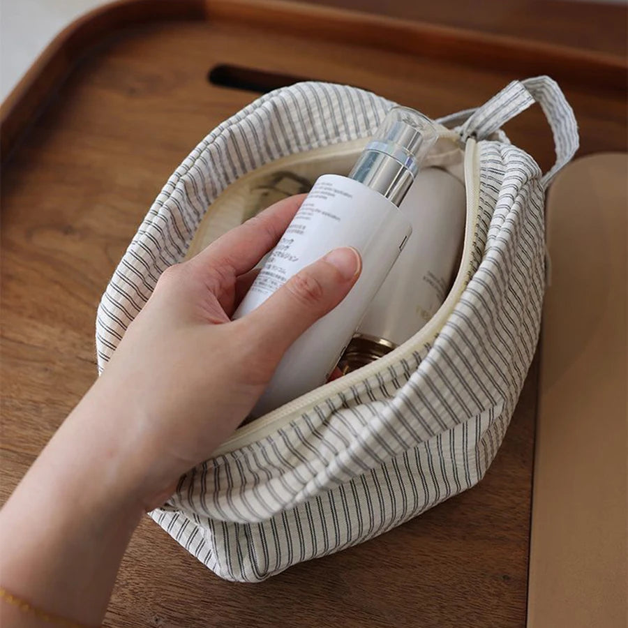 Trousse de Toilette Seersucker Rayures Bleu Gris — BelleTrousse